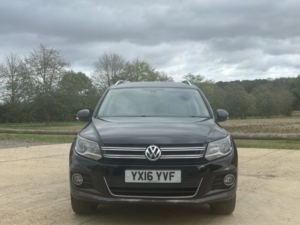 2016 Volkswagen Tiguan 2.0 Tdi Bluemotion Tech Match Edition in Black — image 2
