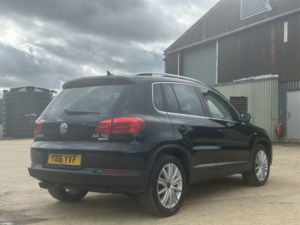 2016 Volkswagen Tiguan 2.0 Tdi Bluemotion Tech Match Edition in Black — image 4