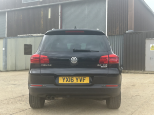 2016 Volkswagen Tiguan 2.0 Tdi Bluemotion Tech Match Edition in Black — image 5