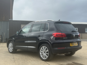 2016 Volkswagen Tiguan 2.0 Tdi Bluemotion Tech Match Edition in Black — image 6
