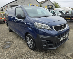 2017 Peugeot Expert 2.0 Bluehdi 1400 Professional in Blue — image 3