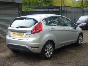 2009 Ford Fiesta 1.4 Tdci Zetec Hatchback 5dr Diesel Manual (110 G/km, 67 Bhp) in Silver — image 4