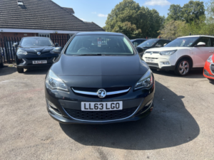2014 Vauxhall Astra 1.4 T 16v Sri in Black — image 2