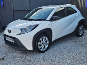 2022 Toyota Aygo X 1.0 Vvt-I Pure X-Shift Euro 6 (s/s) 5dr in White — image 3
