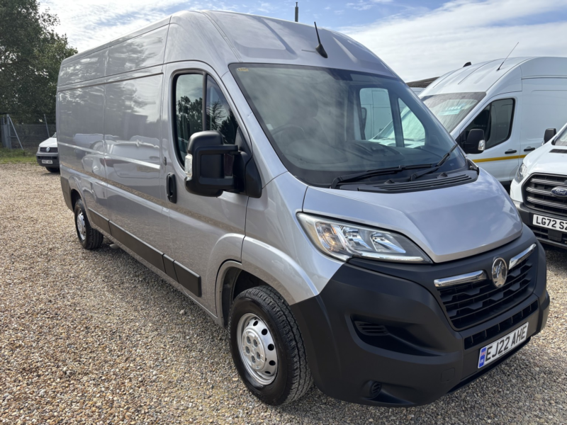 2022 Vauxhall Movano 2.2 Cdti 3500 Biturbo Dynamic in Grey — image 1