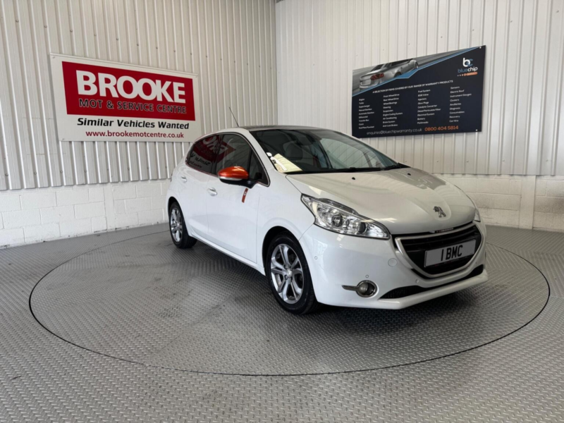 2014 Peugeot 208 1.2 Vti Roland Garros Euro 5 5dr in White — image 1