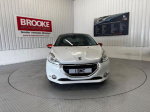 2014 Peugeot 208 1.2 Vti Roland Garros Euro 5 5dr in White — image 4