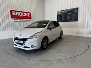2014 Peugeot 208 1.2 Vti Roland Garros Euro 5 5dr in White — image 5