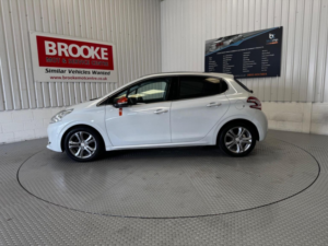 2014 Peugeot 208 1.2 Vti Roland Garros Euro 5 5dr in White — image 6