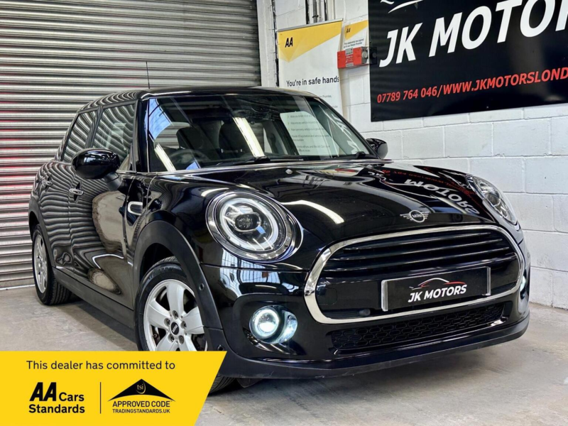 2019 MINI Hatch 1.5 Cooper Classic Steptronic Euro 6 (s/s) 5dr in Black — image 1
