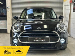 2019 MINI Hatch 1.5 Cooper Classic Steptronic Euro 6 (s/s) 5dr in Black — image 5