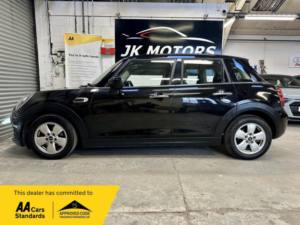 2019 MINI Hatch 1.5 Cooper Classic Steptronic Euro 6 (s/s) 5dr in Black — image 6