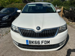 2016 Skoda Rapid Spaceback 1.4 Tdi Se Tech in White — image 2