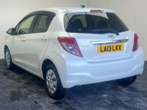 2013 Toyota Yaris 1.33 Dual Vvt-I Tr Multidrive S Euro 5 5dr in White — image 3