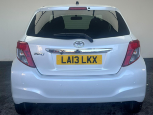 2013 Toyota Yaris 1.33 Dual Vvt-I Tr Multidrive S Euro 5 5dr in White — image 4