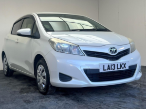 2013 Toyota Yaris 1.33 Dual Vvt-I Tr Multidrive S Euro 5 5dr in White — image 5