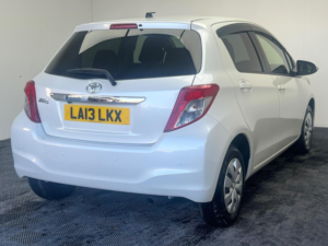 2013 Toyota Yaris 1.33 Dual Vvt-I Tr Multidrive S Euro 5 5dr in White — image 6