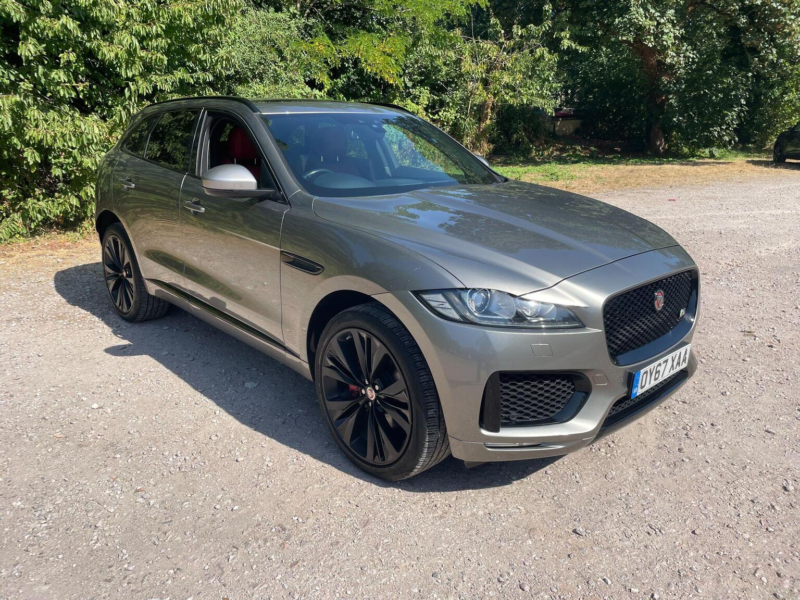 2017 Jaguar F-Pace 3.0 D300 V6 S Auto AWD Euro 6 (s/s) 5dr in Silver — image 1