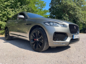 2017 Jaguar F-Pace 3.0 D300 V6 S Auto AWD Euro 6 (s/s) 5dr in Silver — image 2