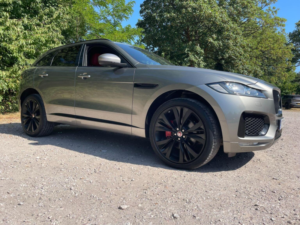 2017 Jaguar F-Pace 3.0 D300 V6 S Auto AWD Euro 6 (s/s) 5dr in Silver — image 3