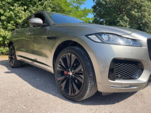 2017 Jaguar F-Pace 3.0 D300 V6 S Auto AWD Euro 6 (s/s) 5dr in Silver — image 4