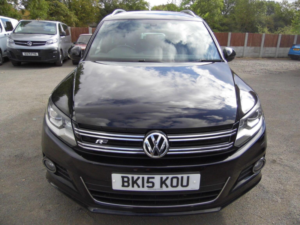 2015 Volkswagen Tiguan 2.0 Tdi Bluemotion Tech R-Line 4WD Euro 5 (s/s) 5dr (nav) in Black — image 2
