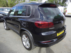 2015 Volkswagen Tiguan 2.0 Tdi Bluemotion Tech R-Line 4WD Euro 5 (s/s) 5dr (nav) in Black — image 4