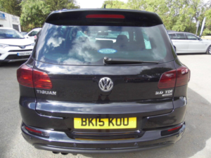 2015 Volkswagen Tiguan 2.0 Tdi Bluemotion Tech R-Line 4WD Euro 5 (s/s) 5dr (nav) in Black — image 6