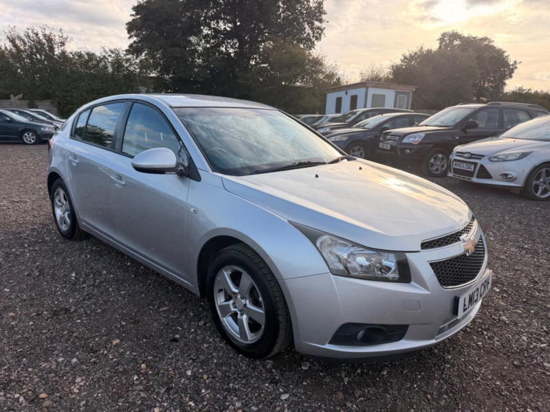 2013 Chevrolet Cruze 1.6 Lt Euro 5 5dr in Silver — image 1