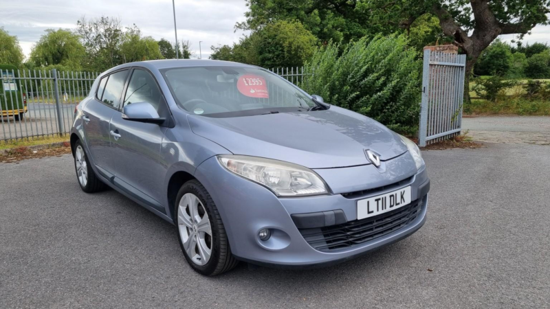 2011 Renault Megane 1.6 16v Dynamique Tomtom in Blue — image 1
