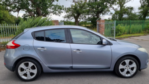 2011 Renault Megane 1.6 16v Dynamique Tomtom in Blue — image 3