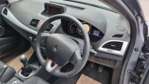 2011 Renault Megane 1.6 16v Dynamique Tomtom in Blue — image 5