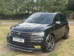 2017 Volkswagen Tiguan 2.0 Tsi Bluemotion Tech R-Line in Black — image 2
