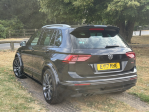 2017 Volkswagen Tiguan 2.0 Tsi Bluemotion Tech R-Line in Black — image 3