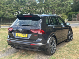 2017 Volkswagen Tiguan 2.0 Tsi Bluemotion Tech R-Line in Black — image 4
