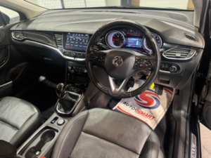 2018 Vauxhall Astra 1.6i Turbo Elite Nav Euro 6 (s/s) 5dr in Black — image 2