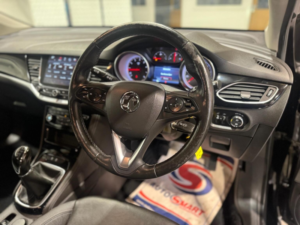 2018 Vauxhall Astra 1.6i Turbo Elite Nav Euro 6 (s/s) 5dr in Black — image 3