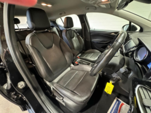 2018 Vauxhall Astra 1.6i Turbo Elite Nav Euro 6 (s/s) 5dr in Black — image 4