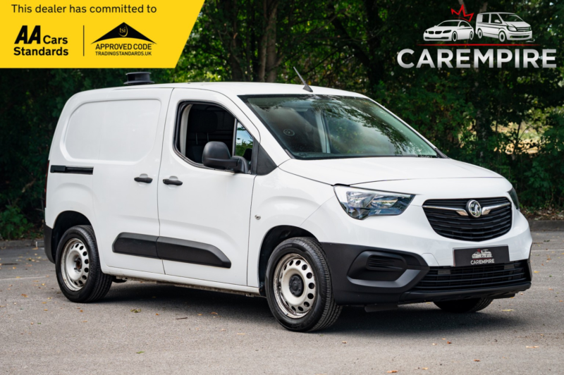 2019 Vauxhall Combo 1.6 Turbo D 2300 Edition in White — image 1