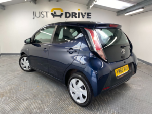 2017 Toyota Aygo 1.0 Vvt-I X-Play Hatchback 5dr Petrol Manual Euro 6 (68 Ps) in Blue — image 3