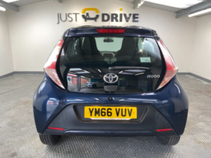 2017 Toyota Aygo 1.0 Vvt-I X-Play Hatchback 5dr Petrol Manual Euro 6 (68 Ps) in Blue — image 4