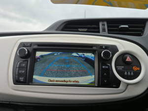 2014 Toyota Yaris 1.33 Dual Vvt-I Trend Hatchback 5dr Petrol Manual Euro 5 (99 Ps) in Silver — image 5