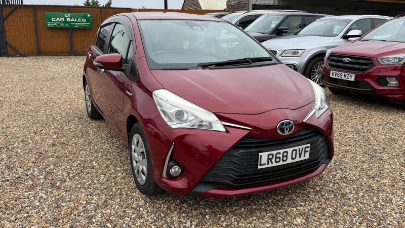 2019 Toyota Vitz in Red — image 1