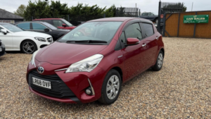 2019 Toyota Vitz in Red — image 3