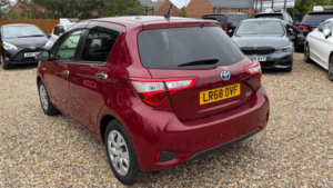 2019 Toyota Vitz in Red — image 5