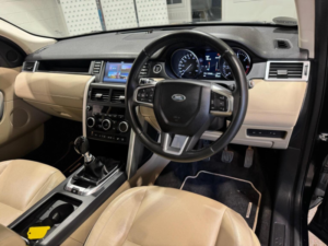 2016 Land Rover Discovery Sport 2.0 Td4 Hse 4WD Euro 6 (s/s) 5dr in Black — image 2