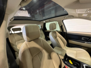 2016 Land Rover Discovery Sport 2.0 Td4 Hse 4WD Euro 6 (s/s) 5dr in Black — image 4