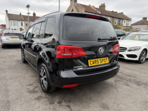 2015 Volkswagen Touran 1.4 Tsi High Line Fresh Import Verified Mile Finance Avb in Black — image 4