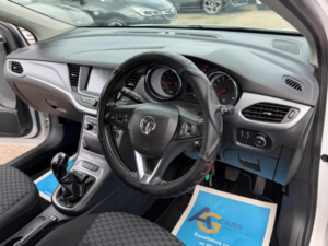 2017 Vauxhall Astra 1.4i Turbo Energy Euro 6 5dr in White — image 3