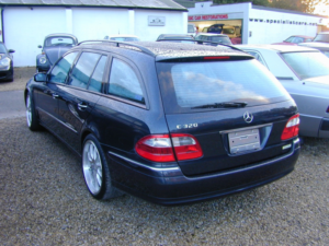 2003 Mercedes-Benz E Class Ref 8673 - Mercedes W211 E Class E320 Estate Ex Japan in Blue — image 3